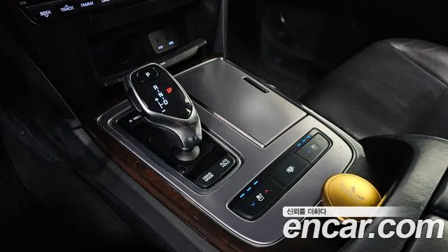 Hyundai Equus 2014 — фото 9