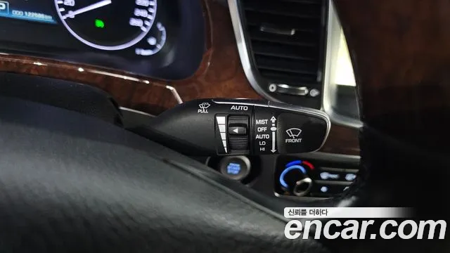 Hyundai Equus 2014 — фото 15