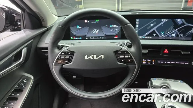 Kia EV6 2022 — фото 19