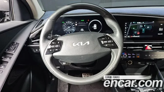 Kia Niro 2023 — фото 13
