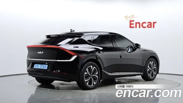 Kia EV6 2023 — фото 1