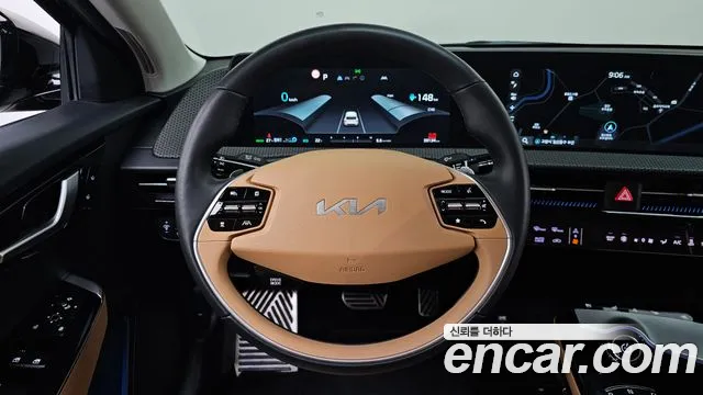 Kia EV6 2023 — фото 18