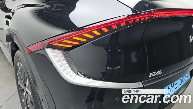Kia EV6 2023 — фото 8