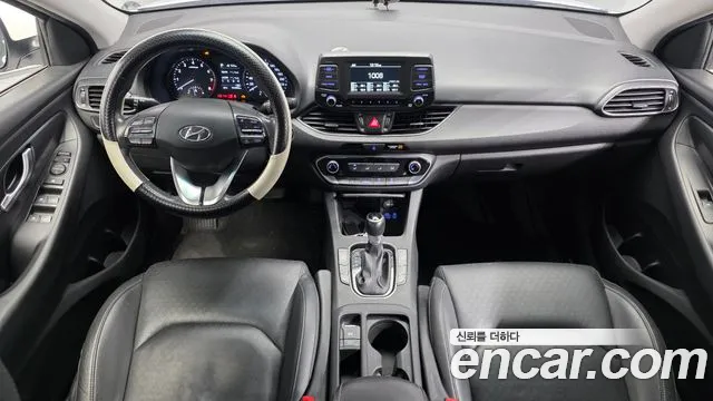 Hyundai i30 2017 — фото 10