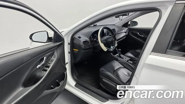Hyundai i30 2017 — фото 13