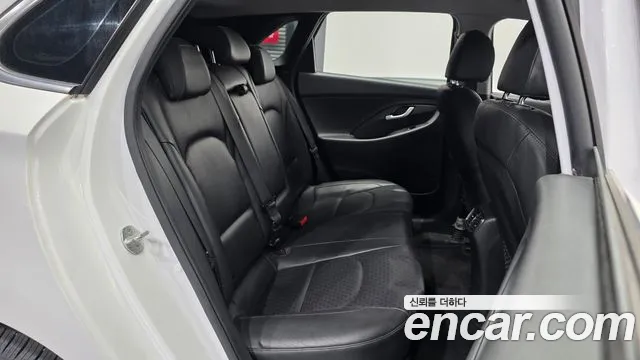 Hyundai i30 2017 — фото 18