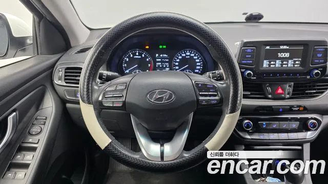Hyundai i30 2017 — фото 19