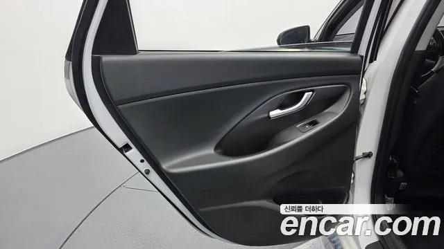 Hyundai i30 2017 — фото 14