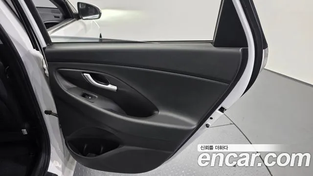 Hyundai i30 2017 — фото 15