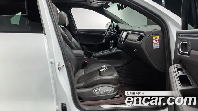 Porsche Macan 2015 — фото 16