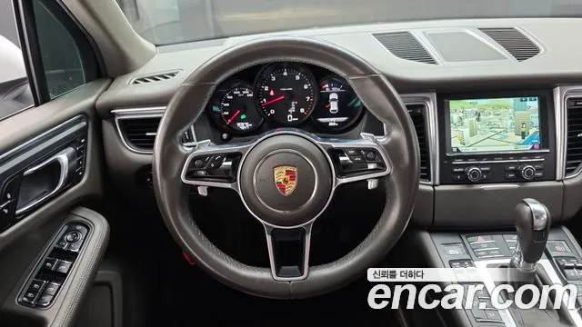 Porsche Macan 2015 — фото 18