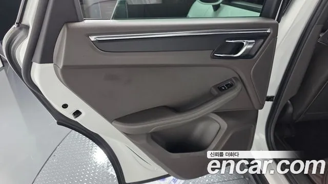 Porsche Macan 2015 — фото 14