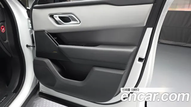 Land Rover Range Rover Velar 2025 — фото 14