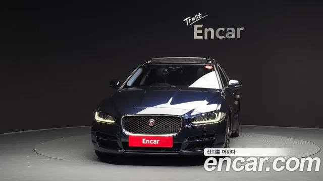 Jaguar XE 2017 — фото 3