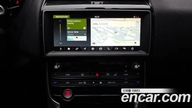 Jaguar XE 2017 — фото 14