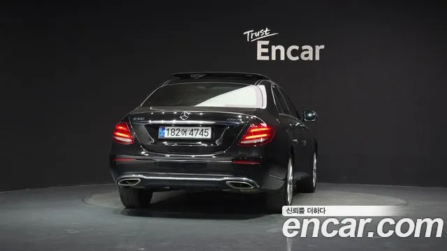 Mercedes-Benz E-Class 2017 — фото 4