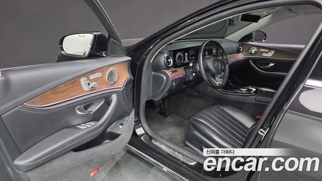 Mercedes-Benz E-Class 2017 — фото 13