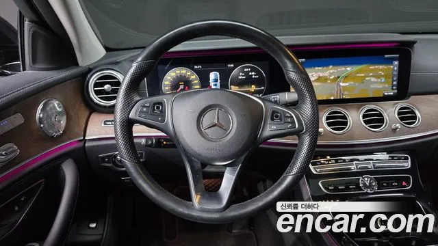 Mercedes-Benz E-Class 2017 — фото 20