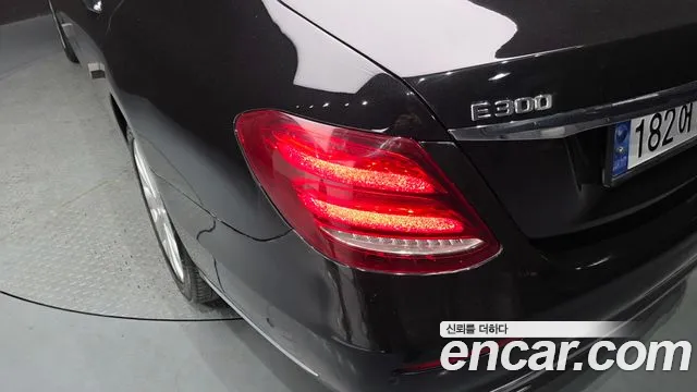 Mercedes-Benz E-Class 2017 — фото 9
