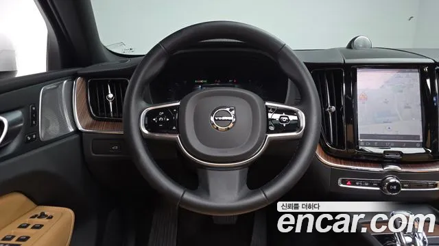 Volvo XC60 2023 — фото 18