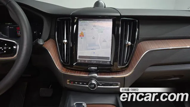 Volvo XC60 2023 — фото 19