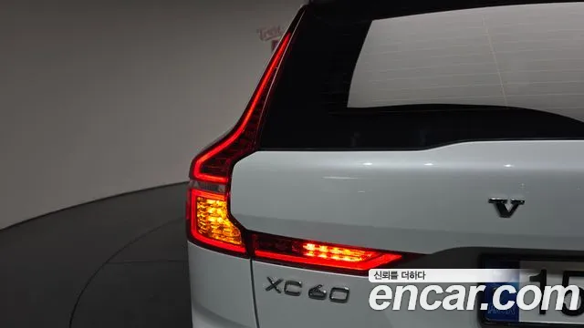 Volvo XC60 2023 — фото 8