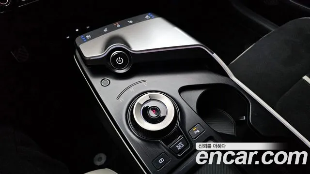 Kia EV6 2025 — фото 12
