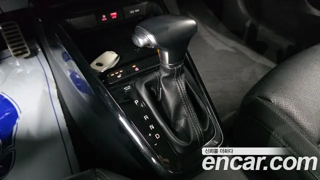 Kia Stonic 2018 — фото 12