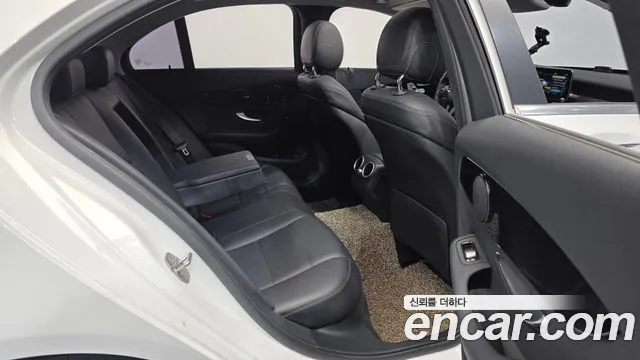 Mercedes-Benz C-Class 2020 — фото 18