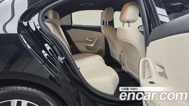 Mercedes-Benz A-Class 2023 — фото 17