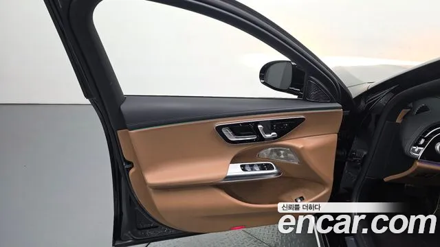 Mercedes-Benz E-Class 2025 — фото 14