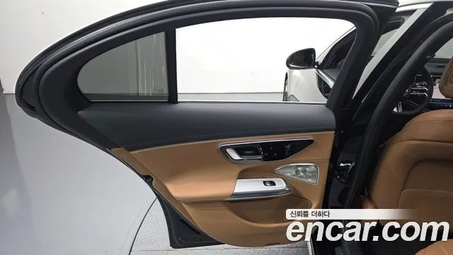 Mercedes-Benz E-Class 2025 — фото 15