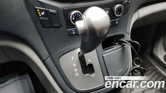Hyundai Starex 2016 — фото 12