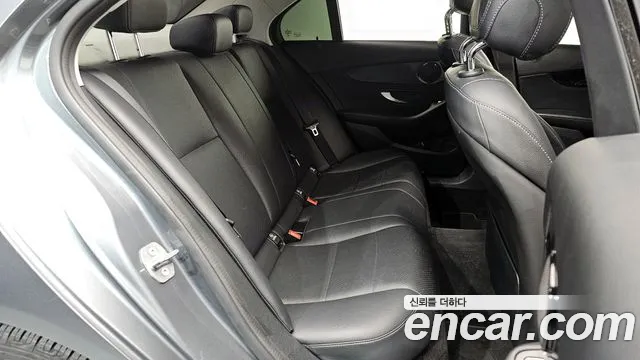 Mercedes-Benz C-Class 2017 — фото 11