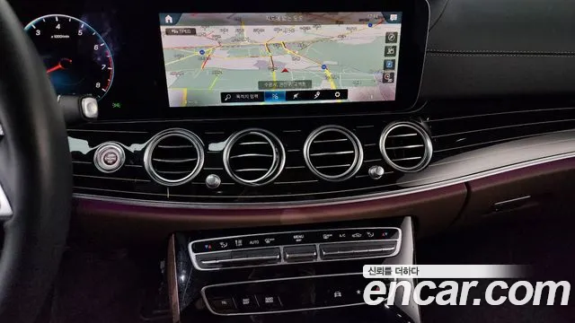 Mercedes-Benz E-Class 2021 — фото 17