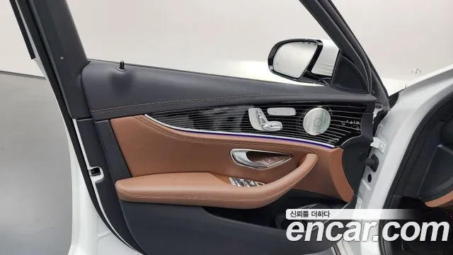 Mercedes-Benz E-Class 2021 — фото 13