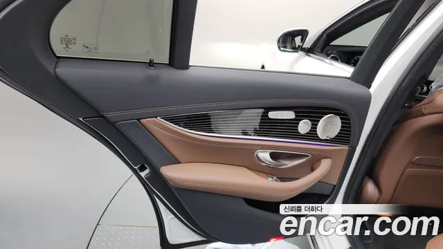 Mercedes-Benz E-Class 2021 — фото 14