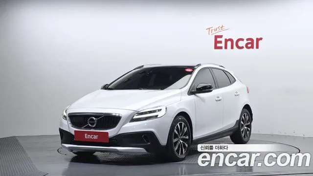 Volvo V40 2019 — фото 1