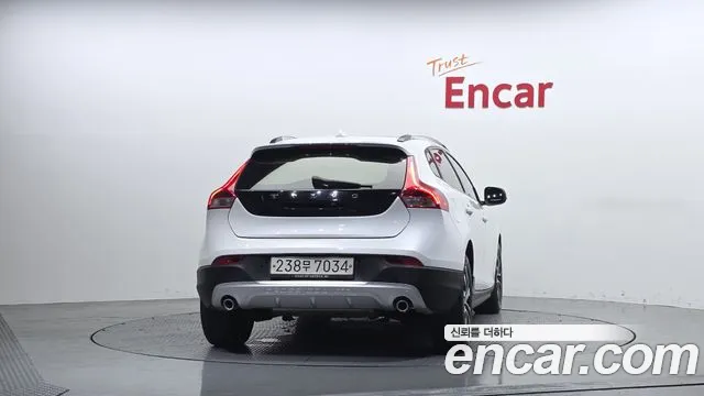 Volvo V40 2019 — фото 4