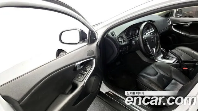 Volvo V40 2019 — фото 10