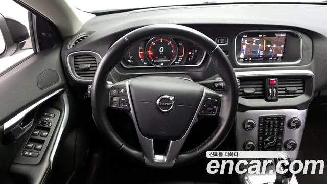 Volvo V40 2019 — фото 13