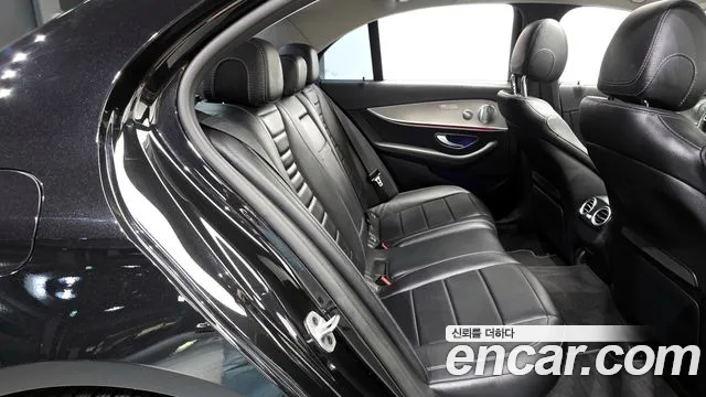 Mercedes-Benz E-Class 2019 — фото 18