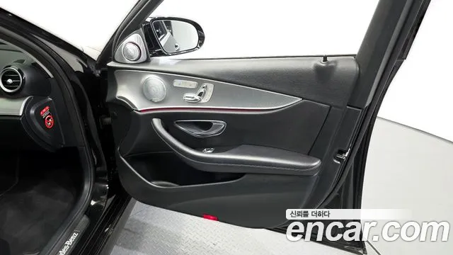 Mercedes-Benz E-Class 2019 — фото 14