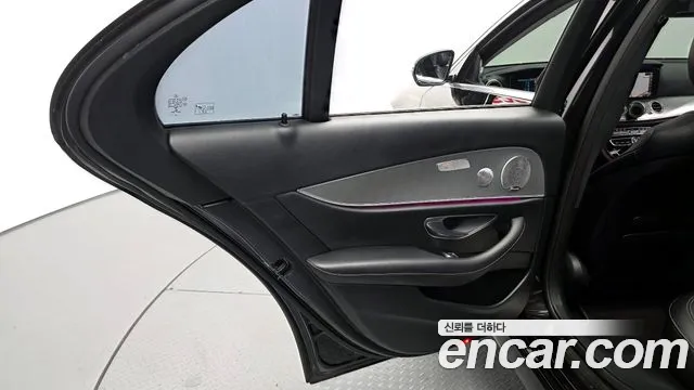 Mercedes-Benz E-Class 2019 — фото 15