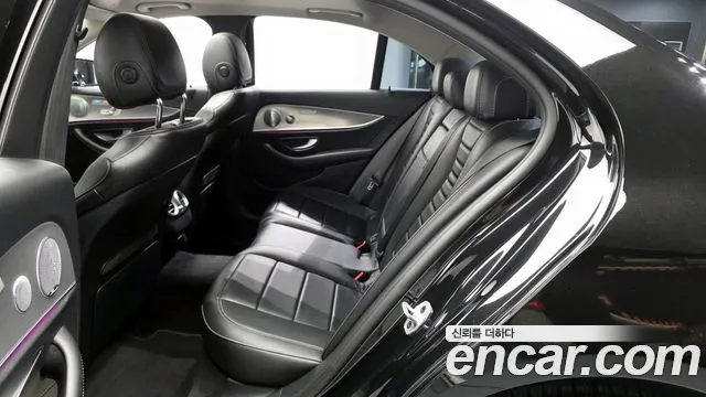 Mercedes-Benz E-Class 2019 — фото 16