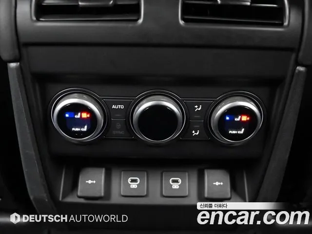 Land Rover Defender 2022 — фото 16