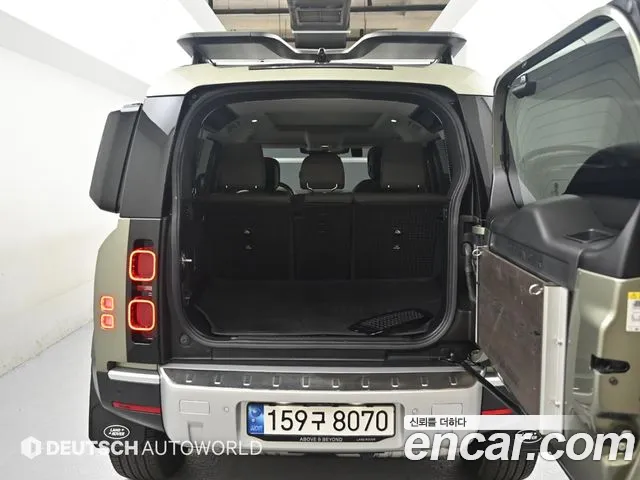 Land Rover Defender 2022 — фото 19