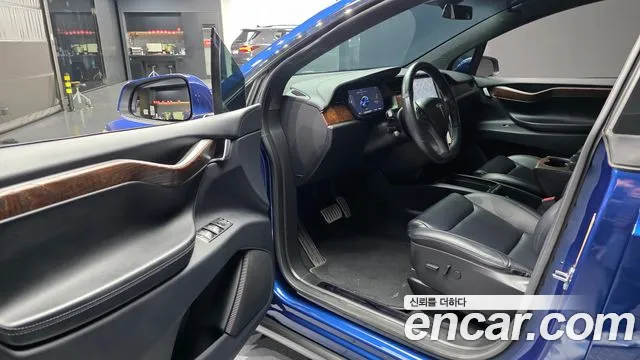 Tesla Model X 2020 — фото 13