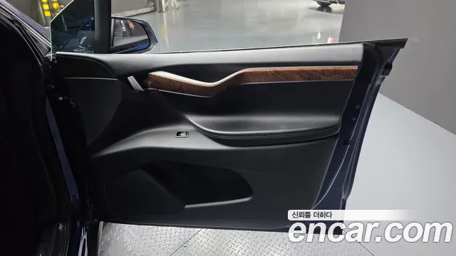 Tesla Model X 2020 — фото 15