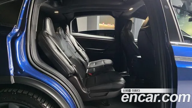 Tesla Model X 2020 — фото 16
